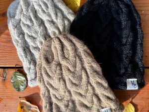 Mütze im Zopfmuster