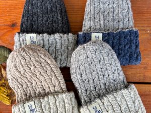 Wendemütze im Zopfmuster